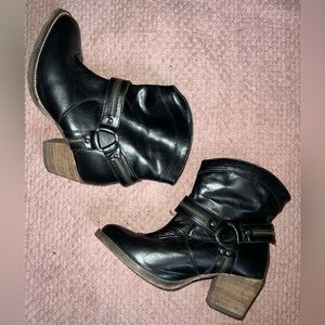 DINGO Black leather belted boots 8.5​